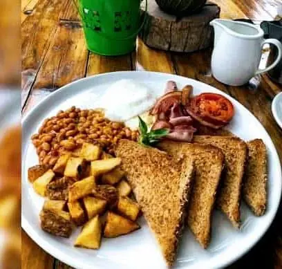 Breakfast plate with eggs, bacon and toast